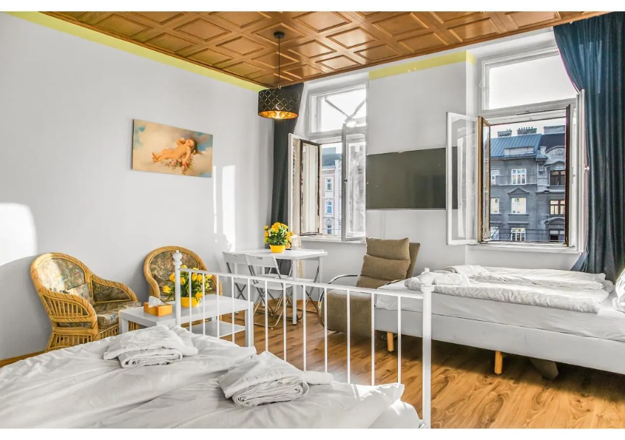 Welcoming 2Br Apt. Near Danube & Millenium Tower Vienna 0*,